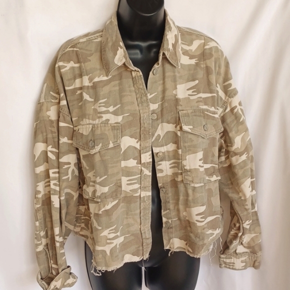Allsaints Camo Green cropped shirt jacket, Distressed Hem, Oversized, 24" PTP - Picture 1 of 8